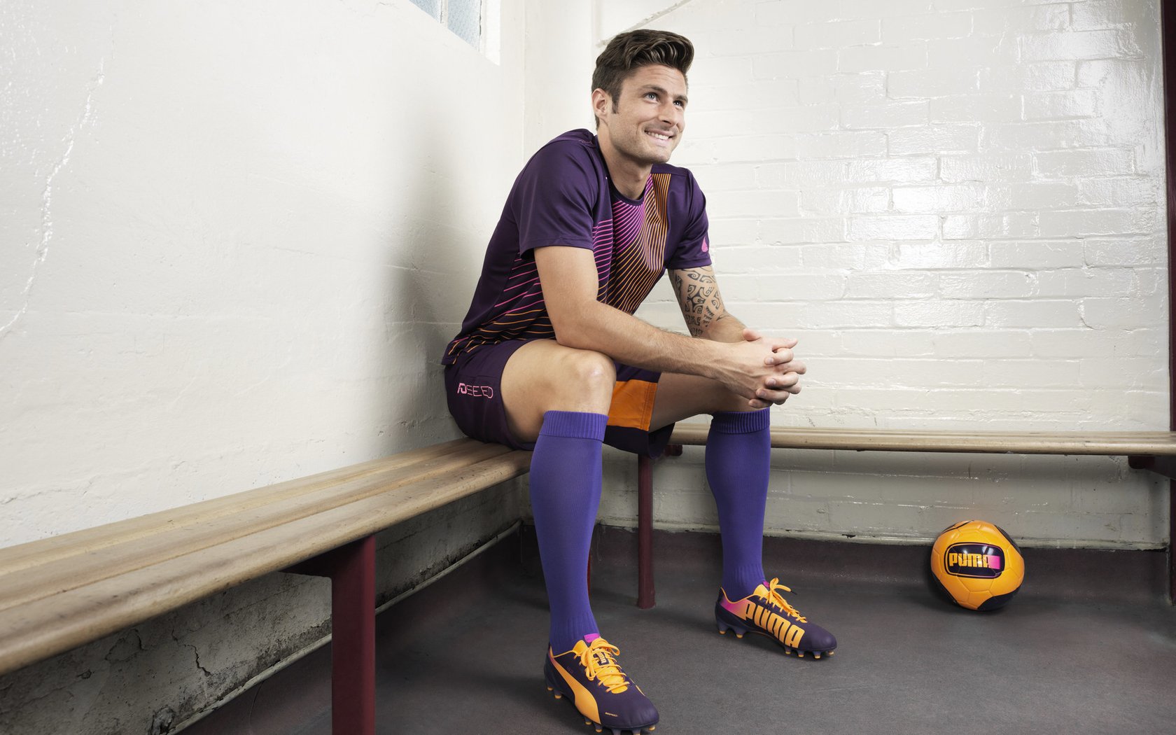 新赛季球衣风格引入传统图腾元素,22-23赛季球衣